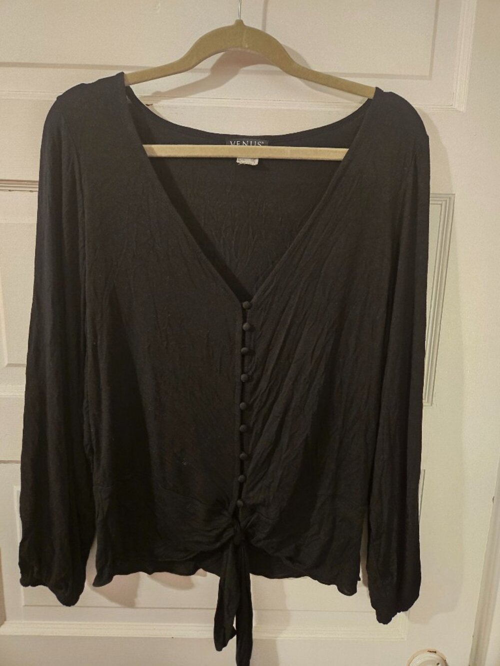 Venus Black Button-Front Tie-Hem Long Sleeve Blouse - Size L